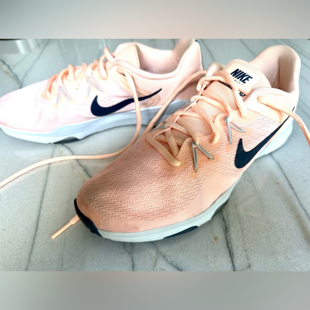 Sz 7.5 Women’s Nike Zoom Condition TR 2